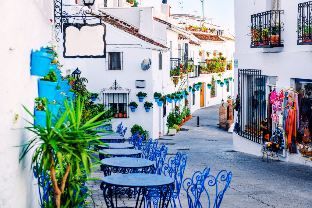 Calle Mijas. Encantador pueblo blanco en Andalucía, Costa del Sol. Sur de España